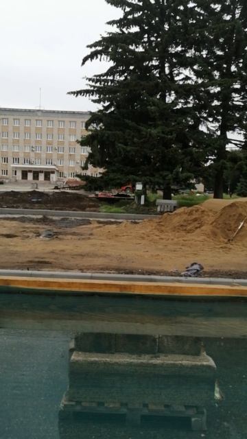 Центральная площадь преображается потихоньку