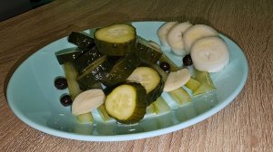 Маринованные огурцы с луком порей и сельдереем/Маринование/Рецепт № 281