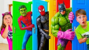 Дети играют в супергероев