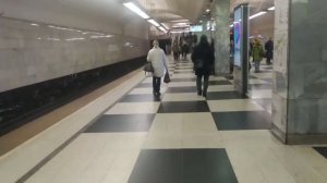 Станция метро Братиславская интерьер, пассажиры, поезд Москва Фрагмент 33
