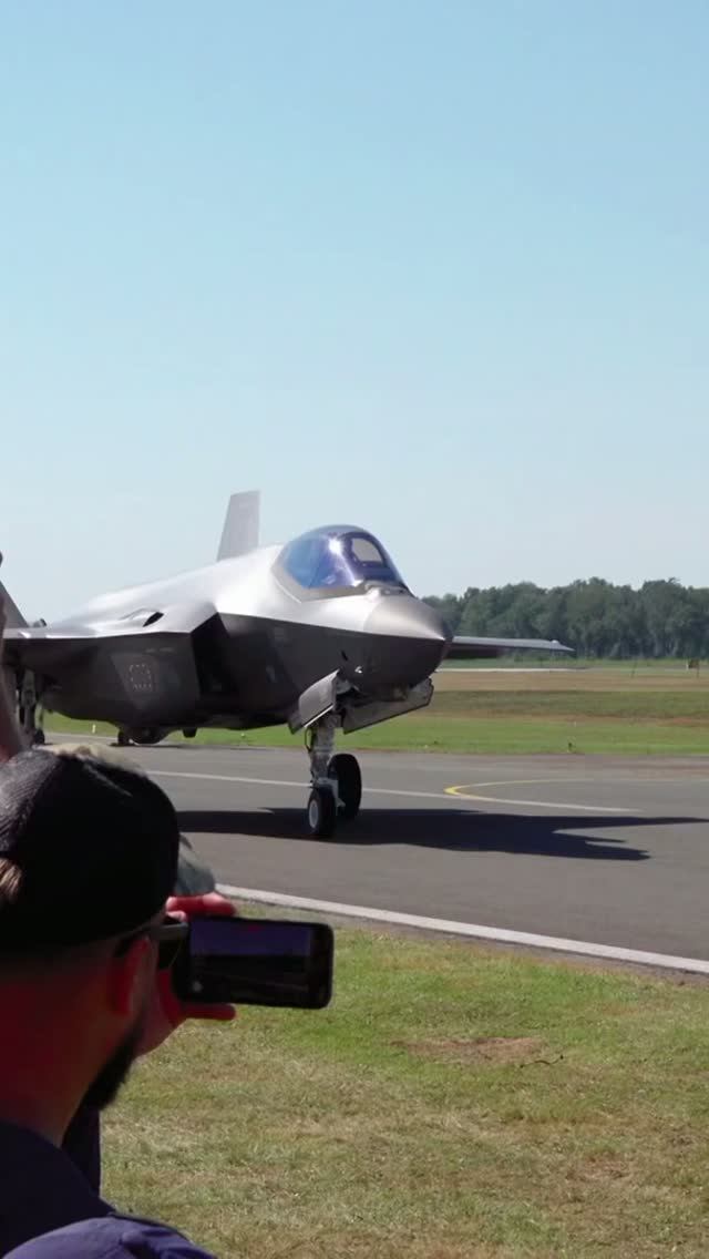 F-35 рулит совсем рядом