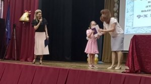 Третий ребёнок Тепляковых сдал ОГЭ в 7 лет. 7岁的Leia Teplyakova 完成了9年级学业，获得了基础普通教育证书