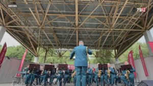 Москвичей пригласили в парки послушать мелодии прошлых лет