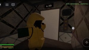 играю с стражым братом в роблокс в закулисье