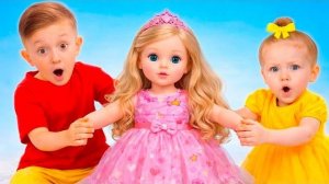 Ева учится делиться игрушками! Вместе играть веселее!