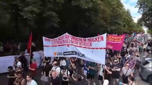 «Немецкое оружие и немецкие деньги — убийства по всему миру»
В Берлине продолжаются протесты