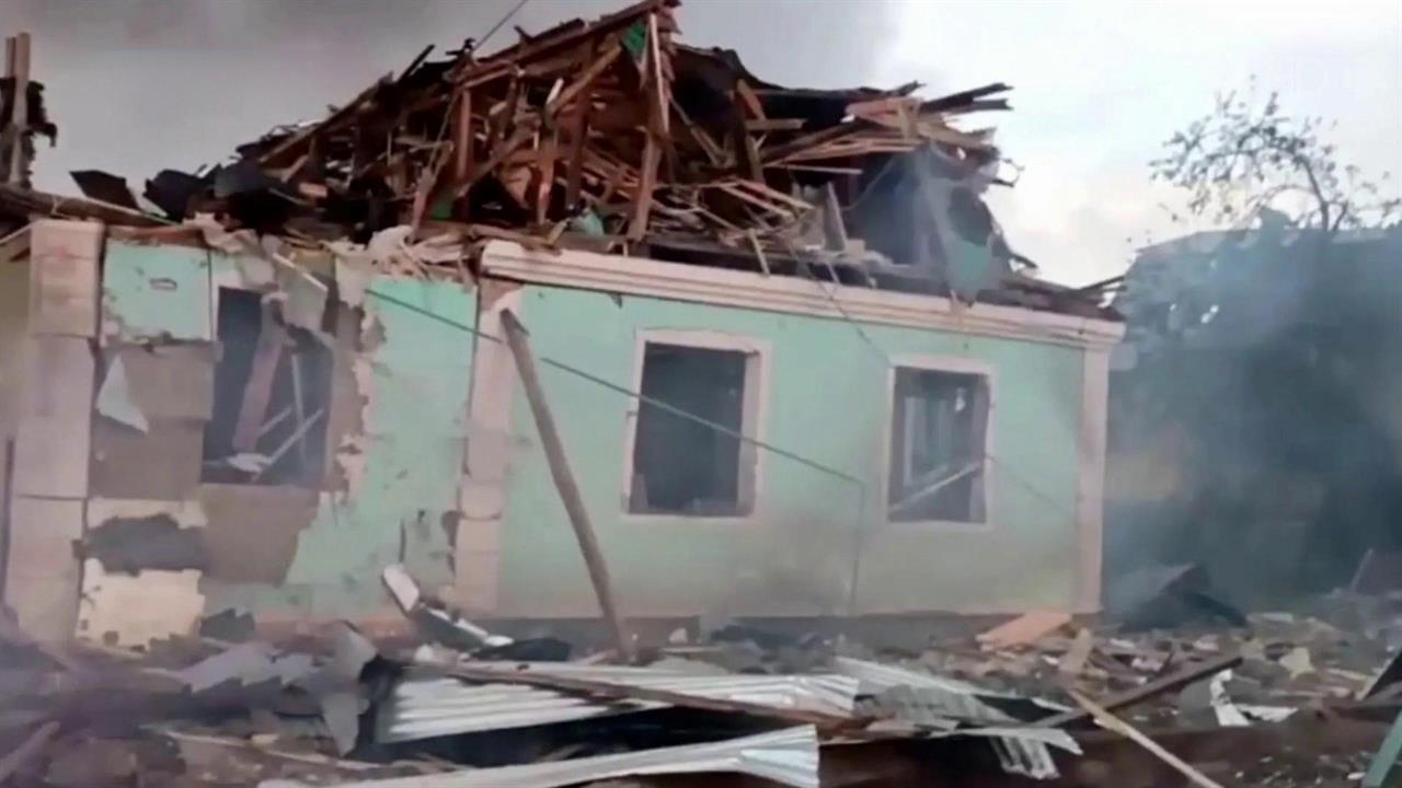 За провалы на фронте и в тылу враг мстит мирным жителям нашей страны
