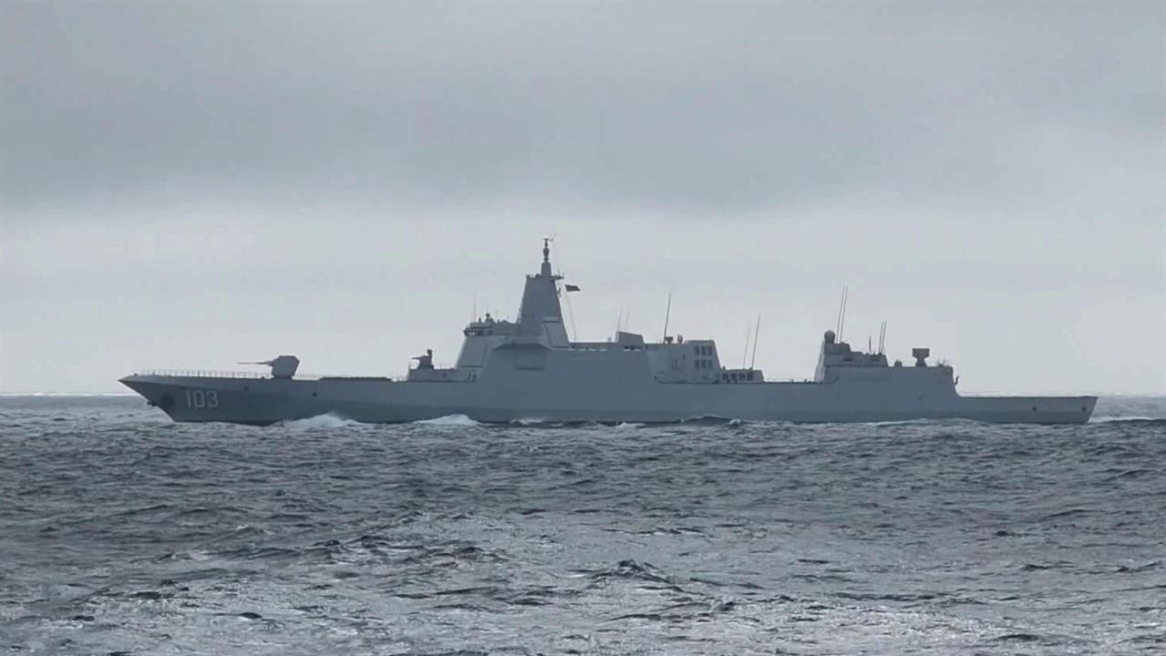 Корабли России и Китая в рамках учений "Морское взаимодействие" провели совместные стрельбы. смотреть онлайн