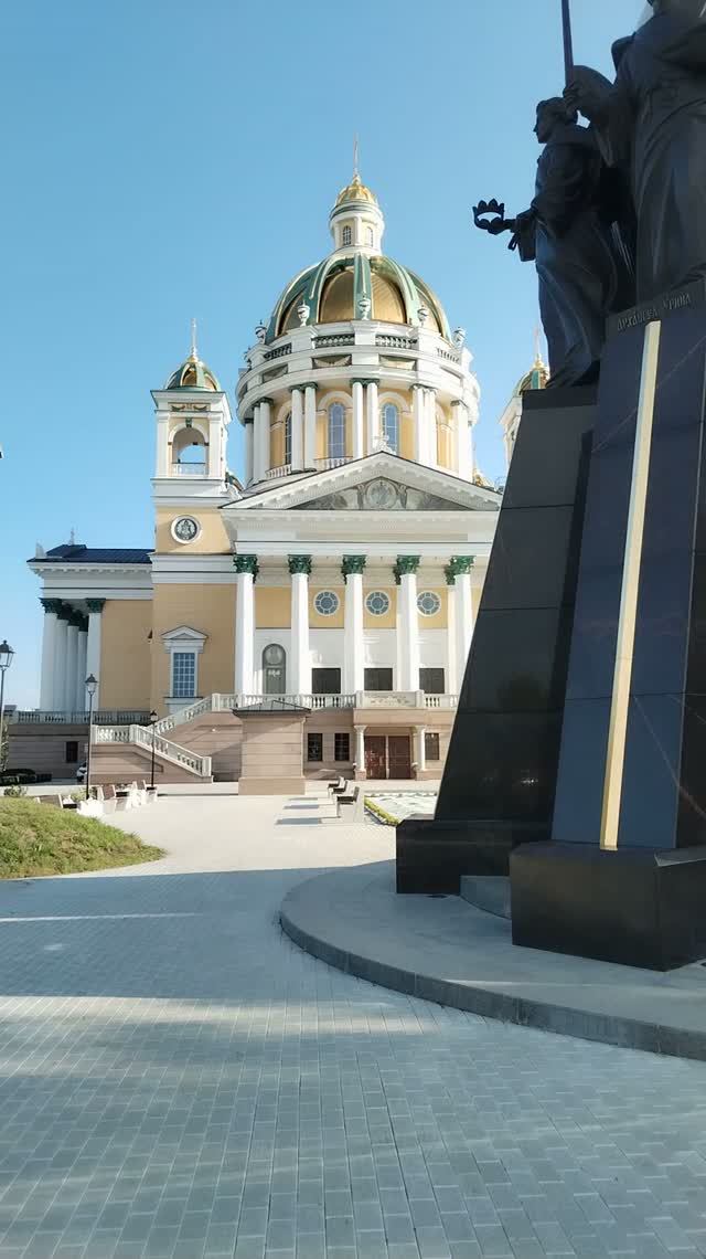 Скульптура Архангела Михаила в Челябинске