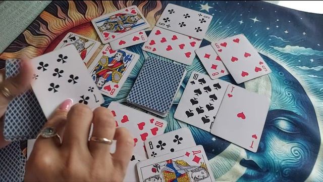 Что ждёт Даму в личной жизни? Что с порога? Гадание .