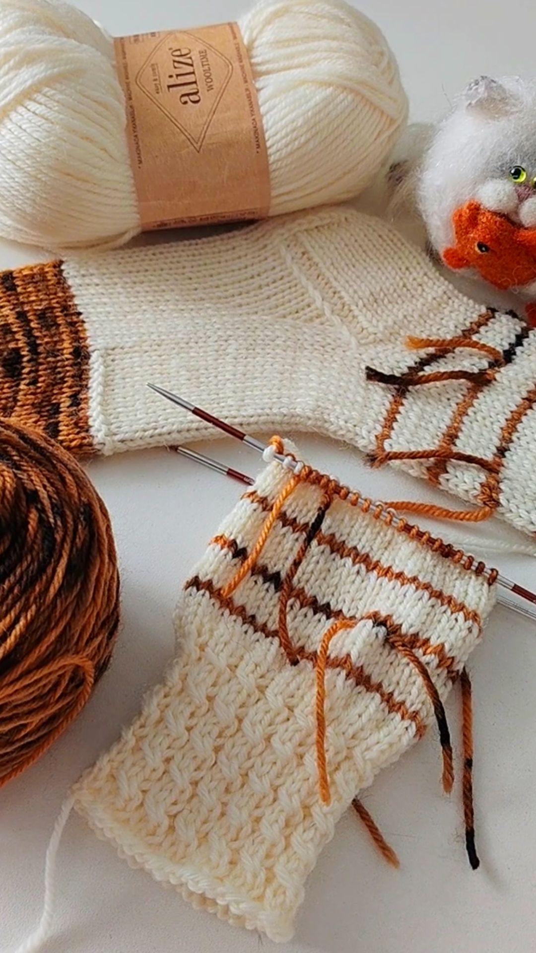 Две кошки 🐱🧶 смотреть онлайн