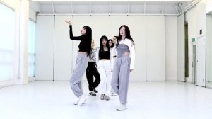 STAYC (스테이씨) - 'RUN2U' Dance Practice [Mirrored]