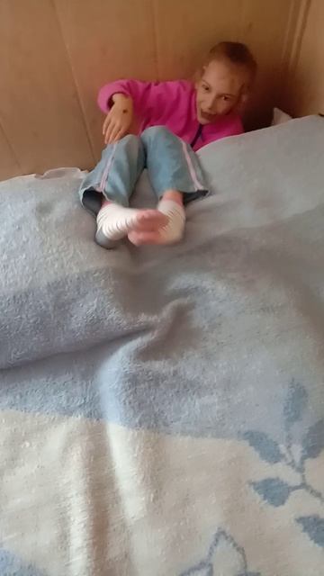 как алина удачно упала с дивана
