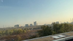 Китай. Поезд на магнитной подушке Maglev в аэропорт Шанхая, вид из окна