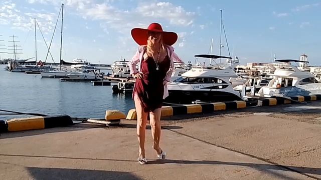 Фея выскочила из 3х палубной яхты в ночной сорочке .....,Сочи-2026