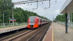 Электропоезд «Ласточка» ЭС2Г-123 на пл.Михайловская Дача, июнь 2026 года