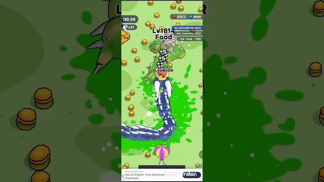 Я снова играю в Snake clash.