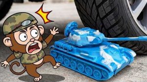 🚗 Машинка против обезьянки и синего танка 😱 Кто выдержит удар? 💥