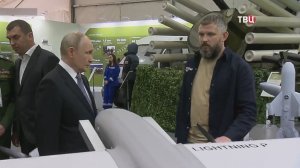 Путин осмотрел выставку Народного фронта «Все для Победы»