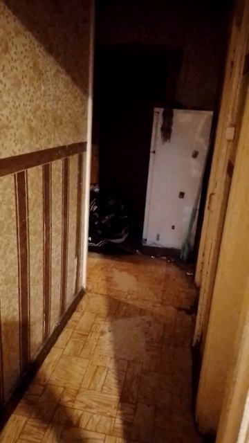 Ладно бы сосед по коммуналке только скулил и ползал,а то старается привести подобных!К себе в гости!