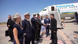 Зеленский прилетел во Францию 

Мы благодарим Францию за историческую поддержку, Сказала крыса