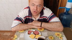 Мукбанг. Бутерброды с сыром и колбасой и кофе. Контакт с инопланетянами в СССР.