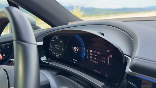 Porsche Macan Electric смотреть онлайн