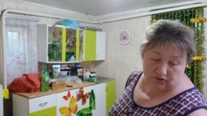 Николай выкашивает траву.Я жарю котлеты по Киевски и гренки.