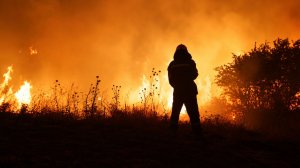 Испанию уничтожают природные пожары. Погибли 12 человек, еще 23 пропали без вести