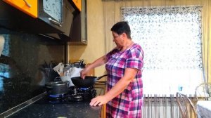 ЖИЗНЬ В СЕЛЕ:ЗАДЫХАЕМСЯ ОТ ВОНИ/УЖИН НА СКОРУЮ РУКУ