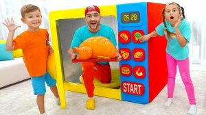 Дети учатся работать в команде с волшебными гигантскими игрушками