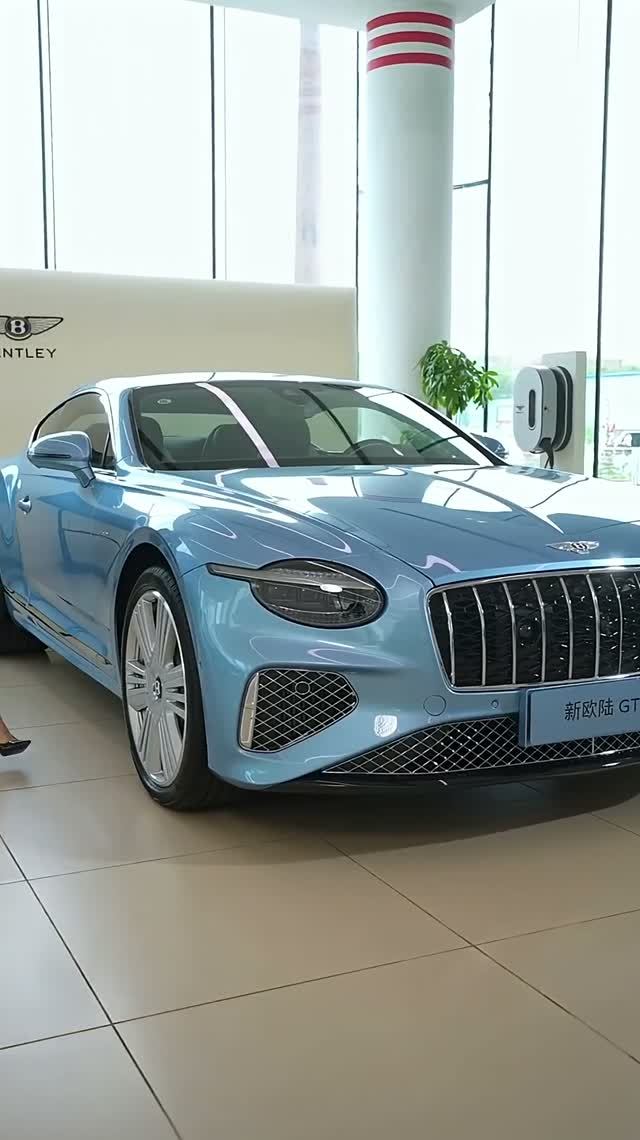 Bentley Continental GT 2027 смотреть онлайн