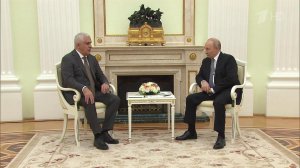 Владимир Путин встретился с временно исполняющим обязанности президента Южной Осетии.