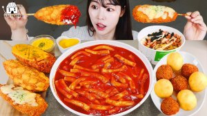 Мукбанг - курица и сырные закуски и хот-дог - еда на камеру