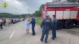 В бухте Муравьиная в Приморье обрушился пирс, ранены четыре человека, среди них трое детей, сообщили