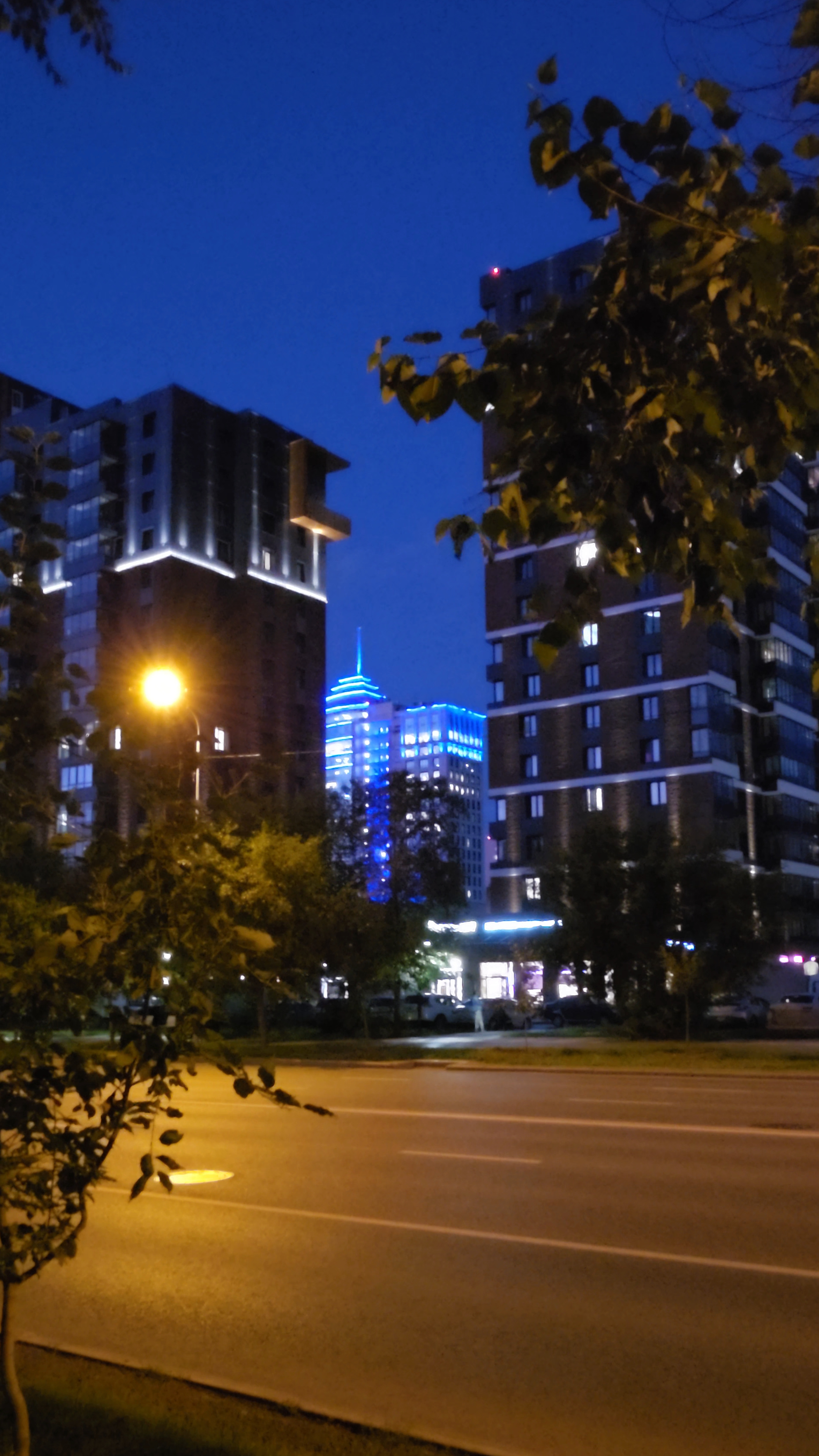 Новые дома на улице Профсоюзной, Тюмень, июль смотреть онлайн