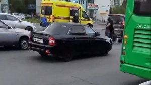 Хулиганы напали на бригаду скорой помощи в Челябинске.