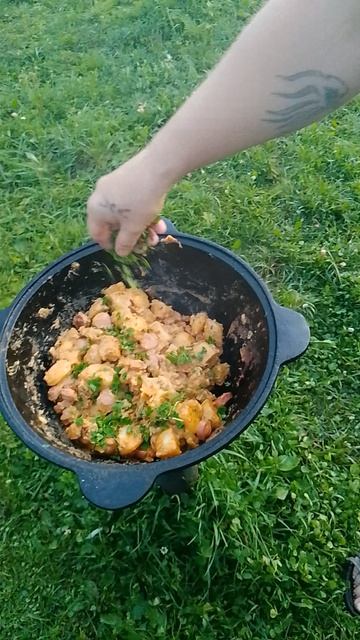 картошка с сосисками с сыром и сливками