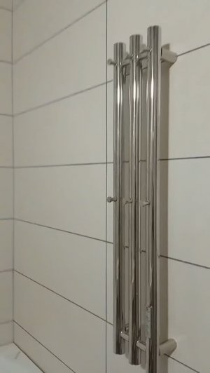 Установка электрического полотенцесушителя методом скрытого монтажа.