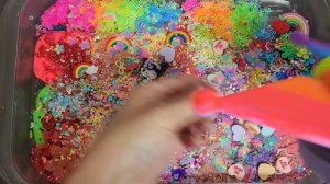 Смешиваем Радужные Слаймы Косметика, Помады и Конфеты M&M's • Залипательное ASMR