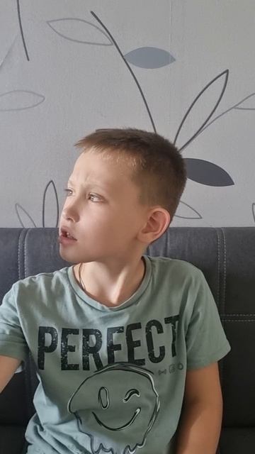 распаковка на диване