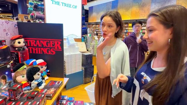 СКУПИЛИ ВЕСЬ Магазин Stranger Things в Дубаи / Вики Шоу