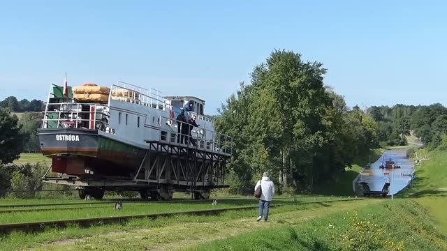 Баржи, лодки, пароходы...