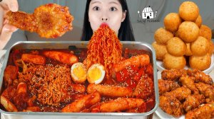 Мукбанг - курица и токпокки и сырные закуски - еда на камеру