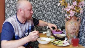 Мукбанг. Каша ячневая с говядиной и тушеная индейка. Еда на камеру.