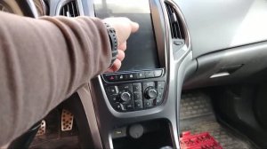 Как снять переднюю панель и добраться до магнитолы в Опель Астра j.