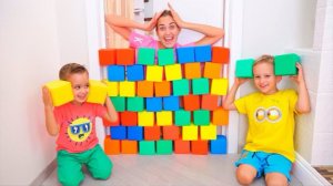 🍿 Ники, Влад и мама играют с цветными кубиками