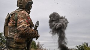 Саперы «открывают» дорогу технике в Харьковской области. Лучшее видео из зоны СВО