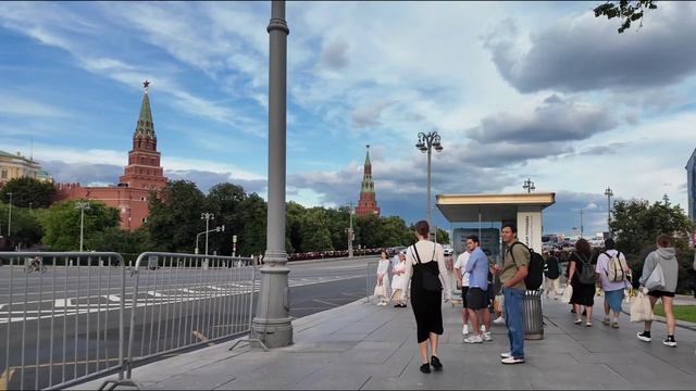 Летняя прогулка по сердцу России 😍 Москва смотреть онлайн