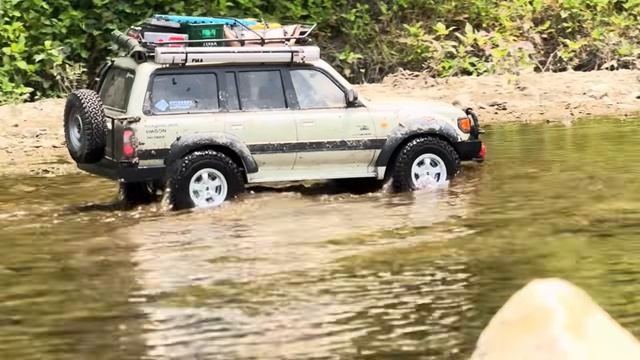 Новый Defender против Toyota на бездорожье 💥Замес электро машин💥 Фильм для детей и взрослых смотреть онлайн